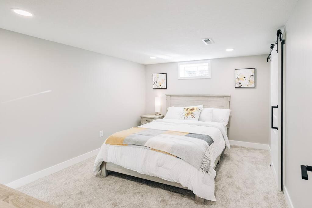 Beautiful Luxury Home Freshly Renovated With Big Yard, Seating & Grill Pad Cottage Grove Εξωτερικό φωτογραφία