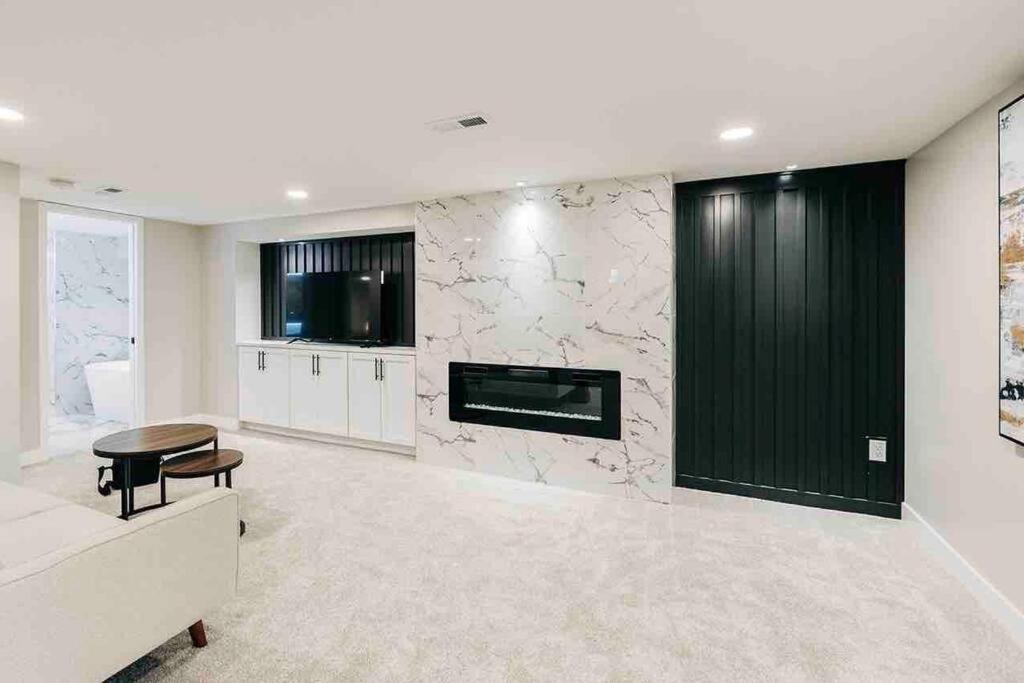Beautiful Luxury Home Freshly Renovated With Big Yard, Seating & Grill Pad Cottage Grove Εξωτερικό φωτογραφία