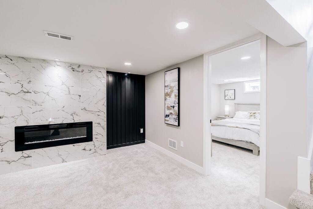 Beautiful Luxury Home Freshly Renovated With Big Yard, Seating & Grill Pad Cottage Grove Εξωτερικό φωτογραφία