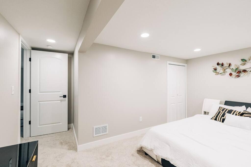 Beautiful Luxury Home Freshly Renovated With Big Yard, Seating & Grill Pad Cottage Grove Εξωτερικό φωτογραφία