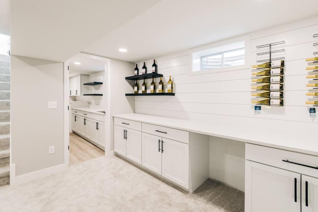 Beautiful Luxury Home Freshly Renovated With Big Yard, Seating & Grill Pad Cottage Grove Εξωτερικό φωτογραφία
